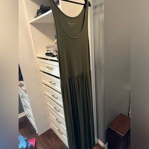 Ava & Vic Maxi Dress X Army Green